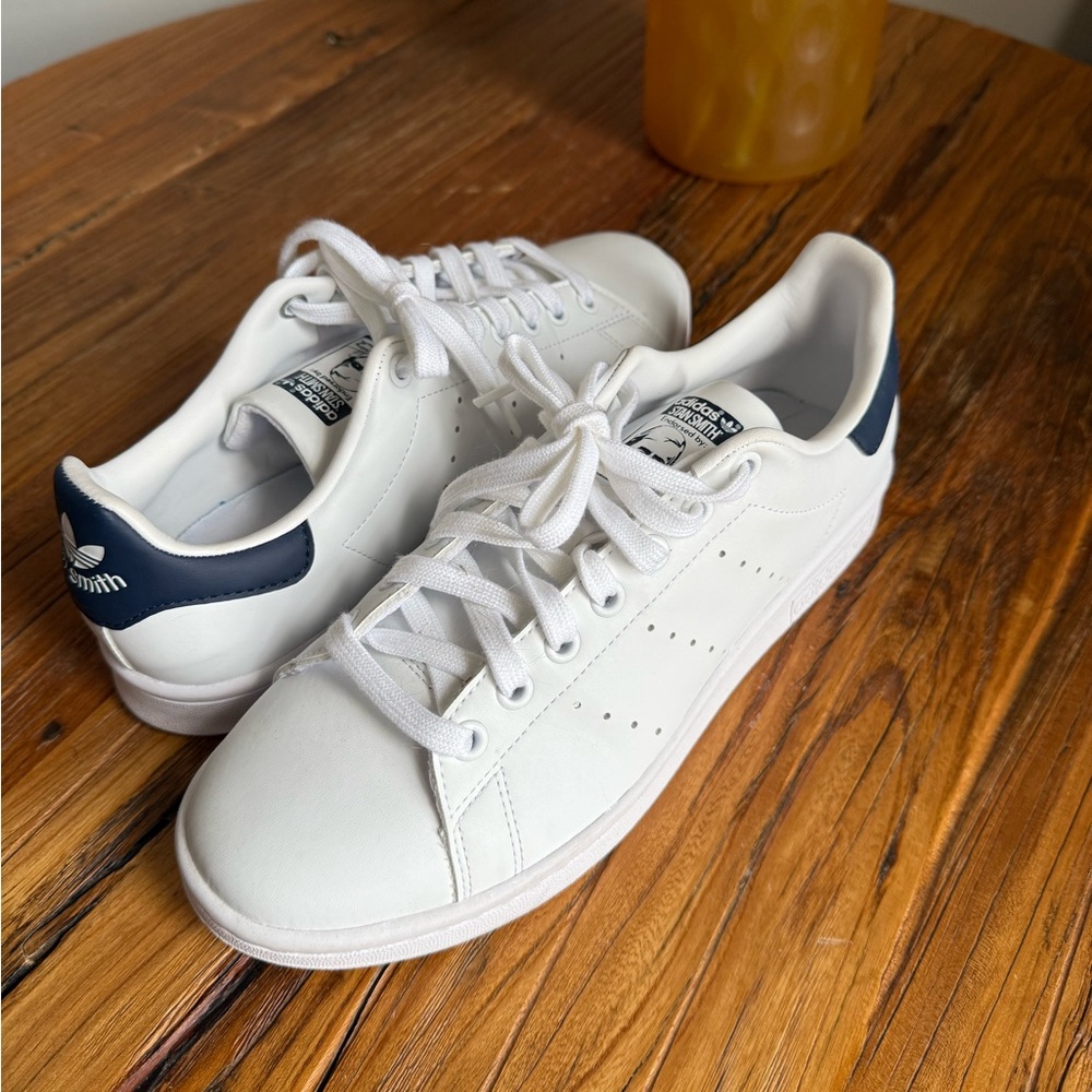 Adidas Stan Smith navy size 7.5 men’s, 9 women’s